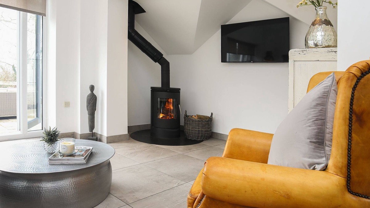 Denbigh Cottage | The Old Piggery - a cosy fire that sleeps 2 guests in 1 bedroom