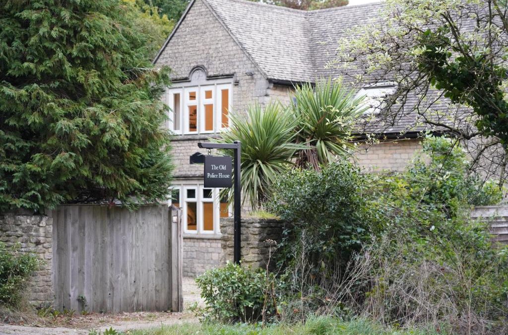Steeple Aston House | The Old Police House- Beautiful Oxfordshire Countryside Retreat- Sleeps 10