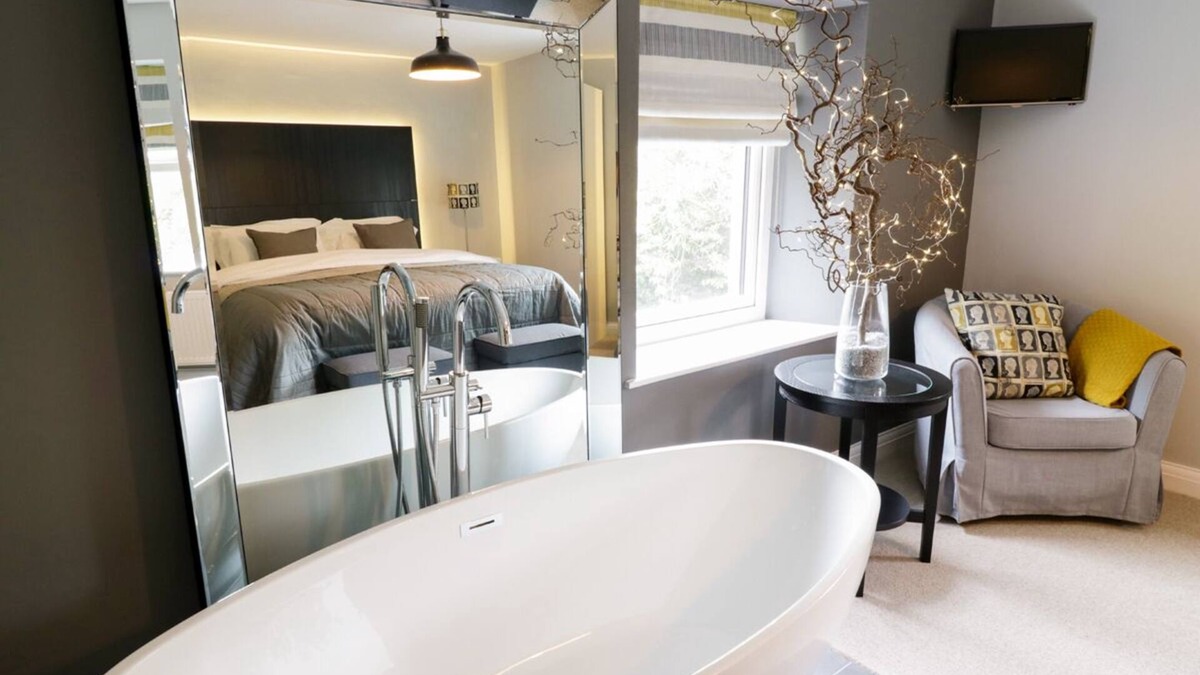 Preston Cottage | THE OLD POST OFFICE, pet friendly, luxury holiday cottage in Garstang