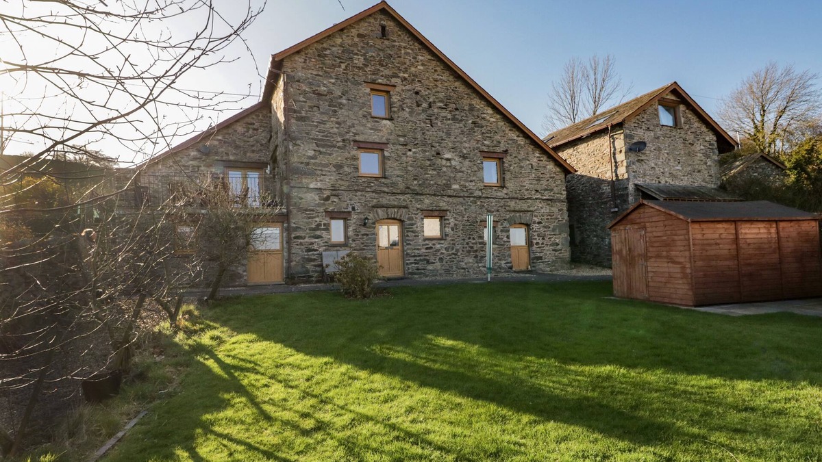 Newland Near Ulverston Cottage | THE OLD ROOKERY, pet friendly, character holiday cottage in Ulverston