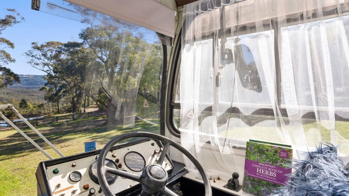 Bilpin House | THE OLD SCHOOL BUS - a truly unique holiday experience! SPECIALS ON NOW !