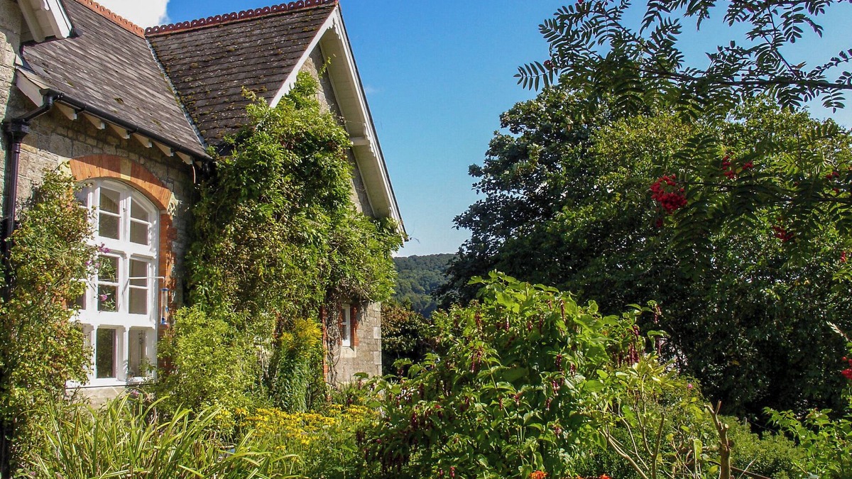 Lustleigh Cottage | THE OLD SCHOOL HOUSE, pet friendly, with a garden in Lustleigh