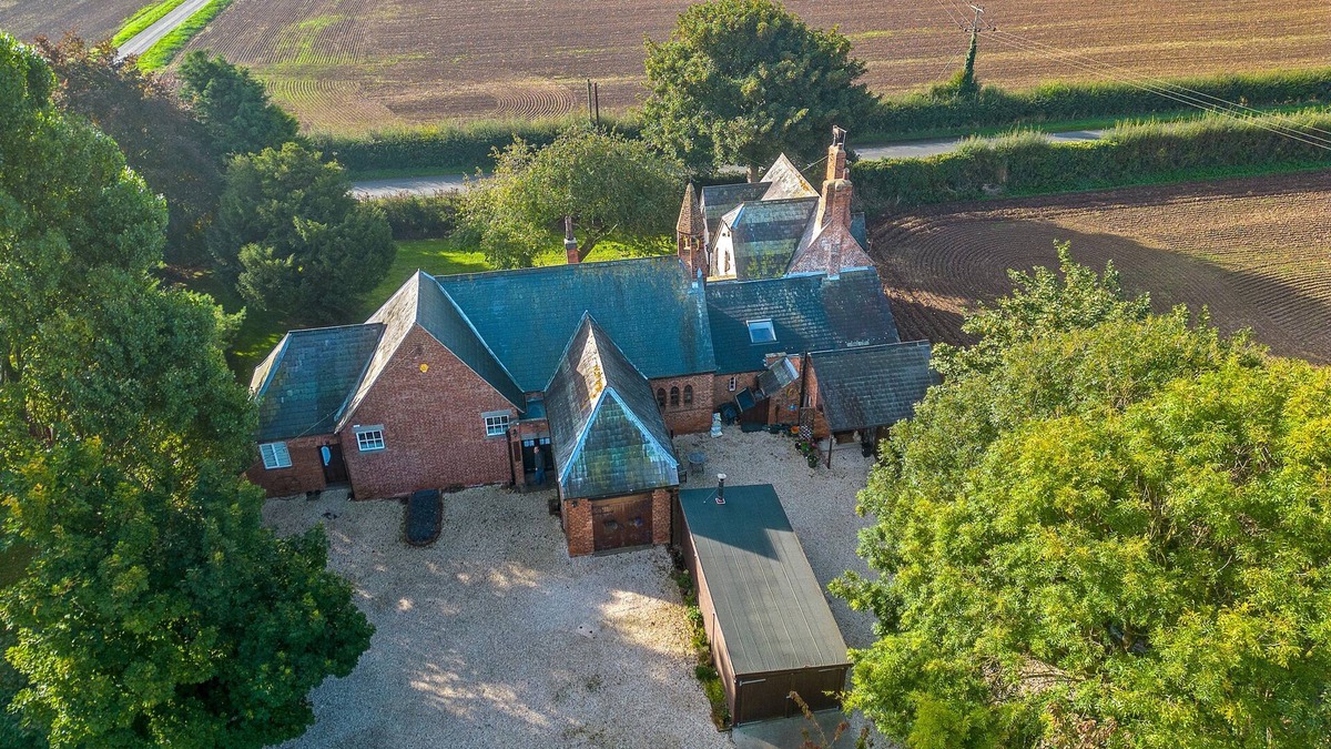 Winestead Cottage | THE OLD SCHOOL HOUSE, pet friendly, with a garden in Patrington