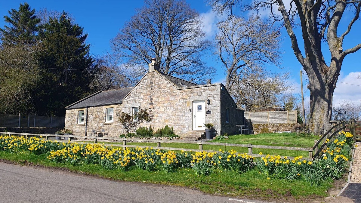 Edlingham Cottage | The Old School - sleeps 4 guests in 2 bedrooms
