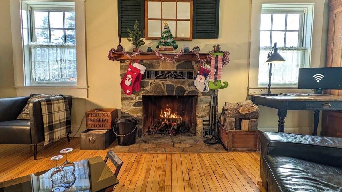 Lac-Brome Ski Chalet | The Old School | Spa | Natural Park | Countryside