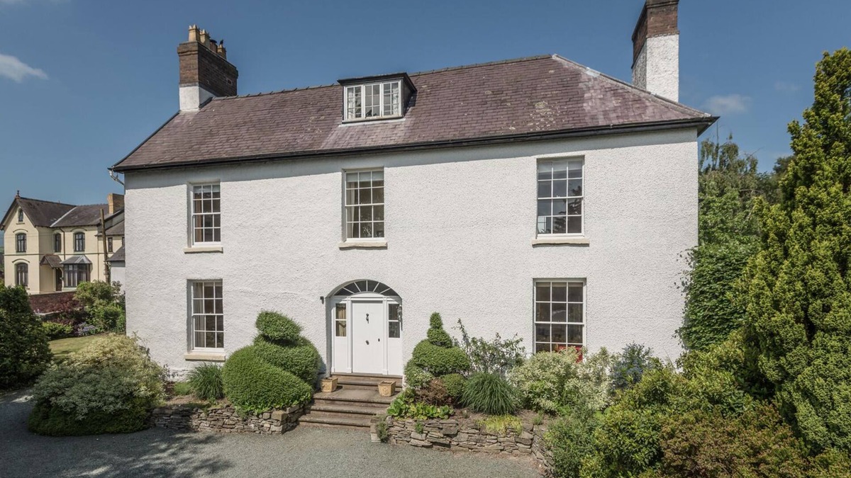 Bishops Castle Cottage | THE OLD SCHOOLHOUSE AND COTTAGE, family friendly in Bishop's Castle