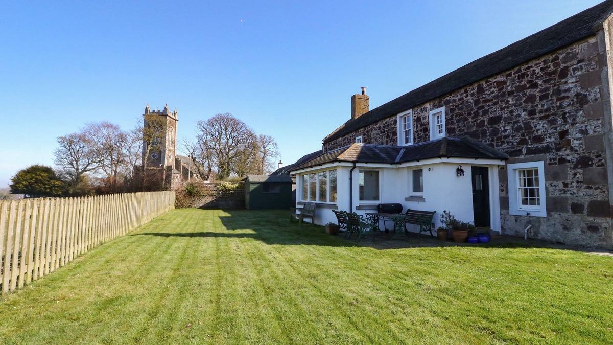Montrose Cottage | THE OLD SCHOOLHOUSE, pet friendly, with open fire in Montrose
