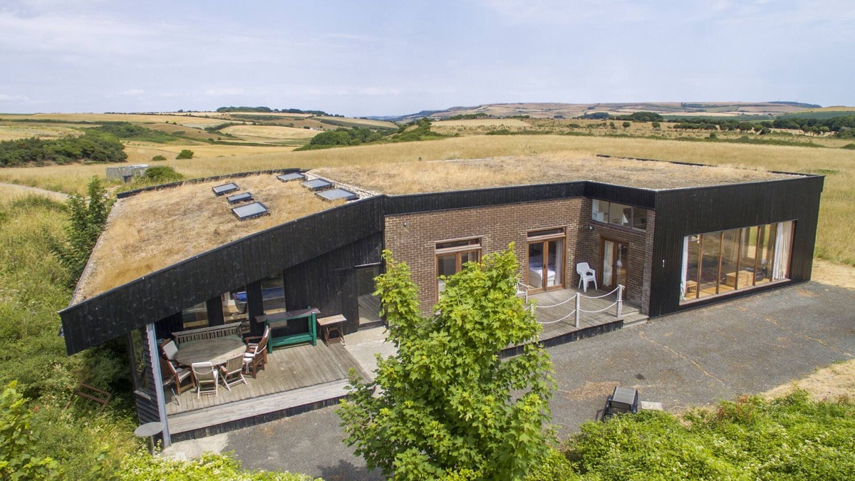 Ventnor Cottage | The Old Signal House - a cottage that sleeps 9 guests in 4 bedrooms