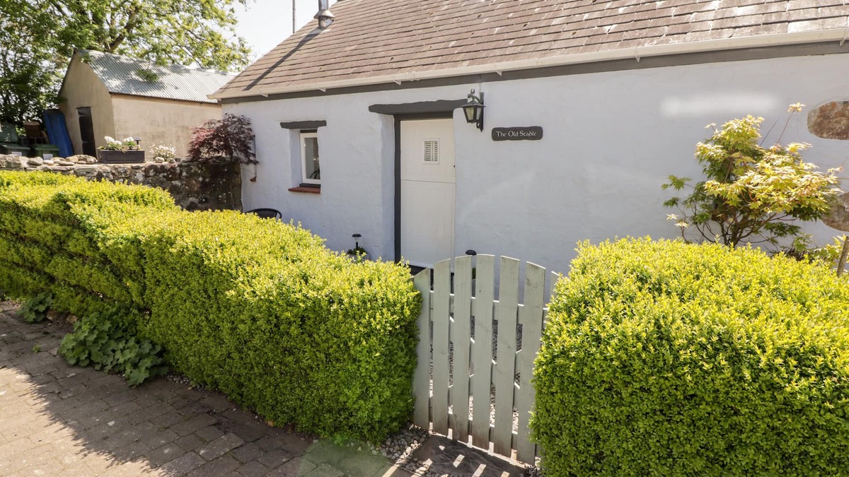 Haverfordwest Cottage | THE OLD STABLE, pet friendly, with open fire in Wolfscastle