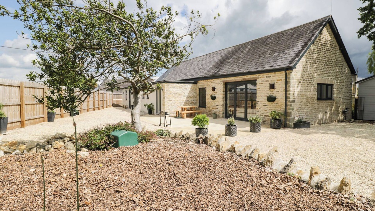 Gillingham Cottage | THE OLD STABLE, pet friendly, character holiday cottage in Gillingham