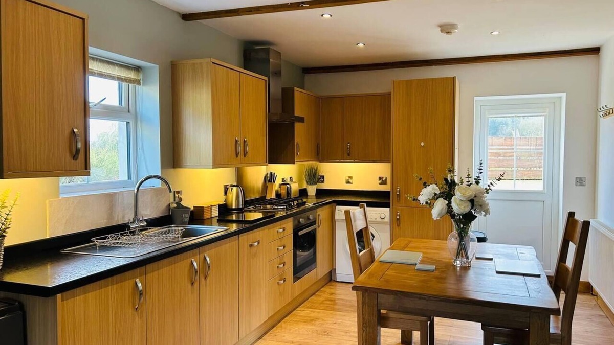 Llanllyfni House | The Old Stables - a gem surrounded by mountains!