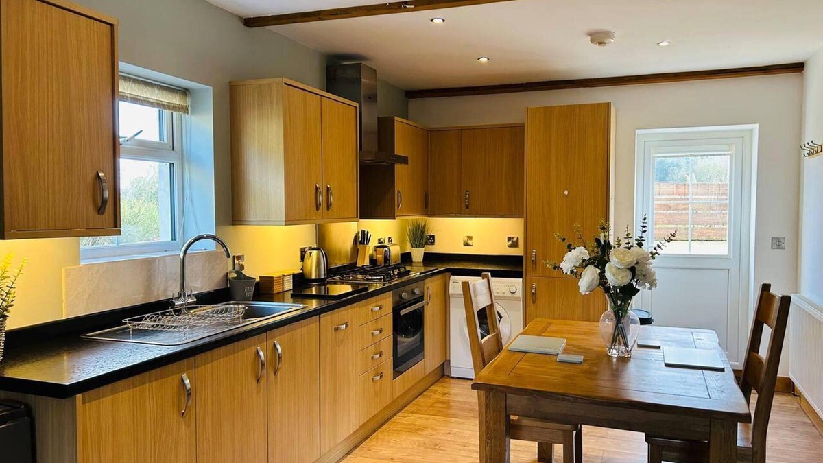 Llanllyfni House | The Old Stables - a gem Surrounded by Mountains!