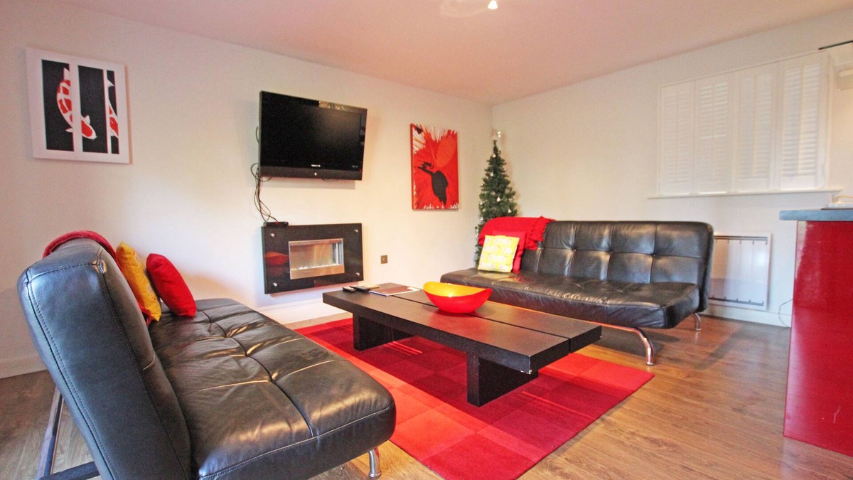 Denton Cottage | The Old Stables - Contemporary Cottage Surrounded by Woodland and Vineyards