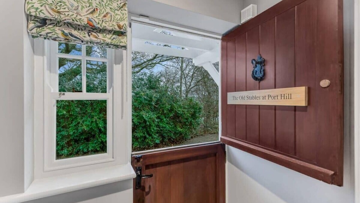 Medbourne House | The Old Stables - Hot Tub Packages Available