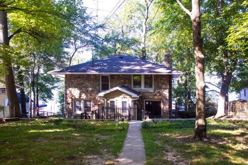 Leesburg House | The Old Stone Cottage at Tippy