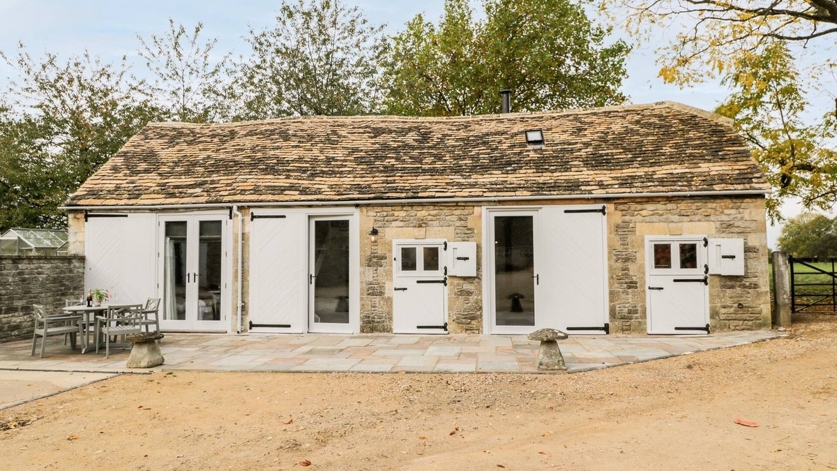 Chippenham House | THE OLD SWILL HOUSE, pet friendly, luxury holiday cottage in Foxham