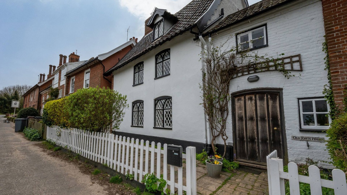 Dunwich House | The Old Town Hall - Four Bedroom House, Sleeps 8