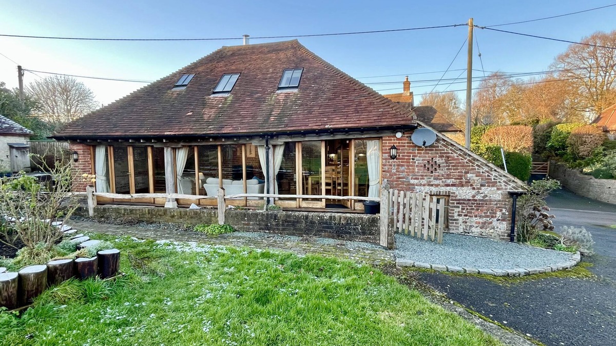 Sutton Cottage | The Old Tractor Shed by inspirestays.com - a cottage that sleeps 4 guests in 2 bedrooms
