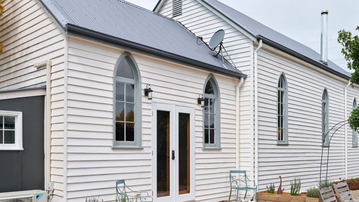 Trentham House | The Old Trentham Church - 300 meters from town