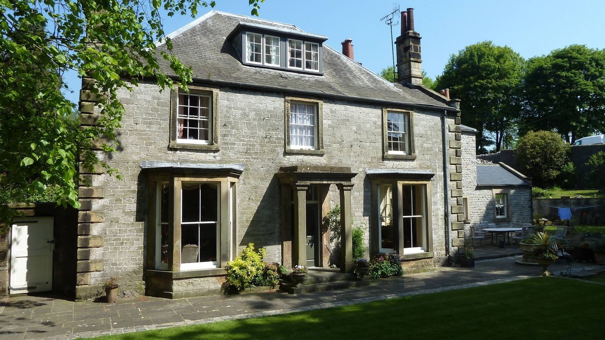 Tideswell Bed & Breakfast | The Old Vicarage Bed and Breakfast in attractive Peak District village