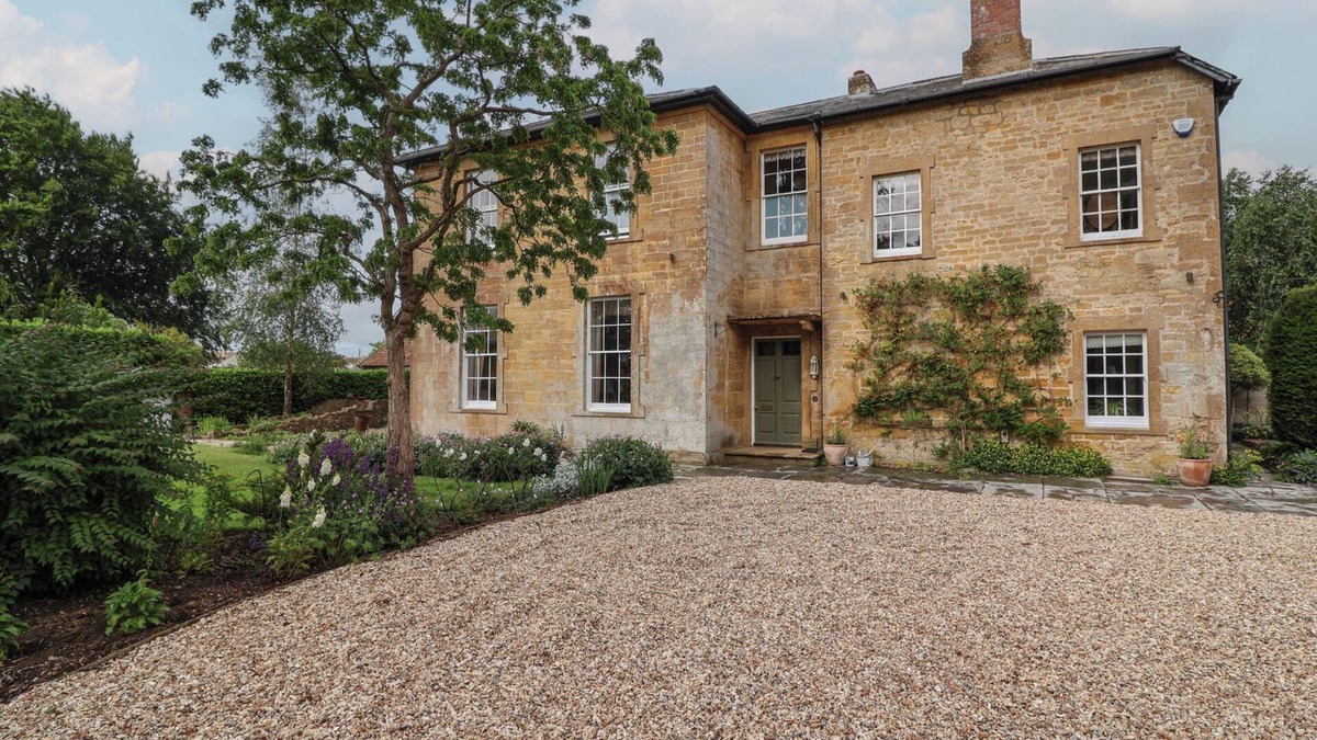 Merriott Cottage | THE OLD VICARAGE, pet friendly, with a garden in Merriott