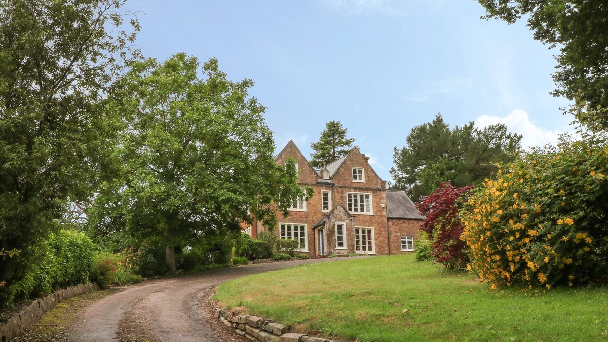 Tiverton Cottage | THE OLD VICARAGE, pet friendly, character holiday cottage in Tiverton