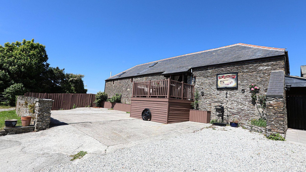 Downderry Cottage | The Old Wagon House, views over the fields and sea