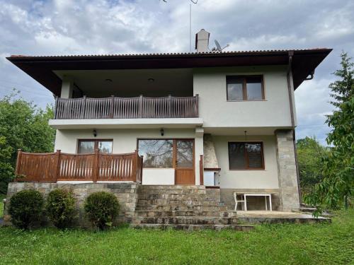 Troyan House | The Old Walnut House