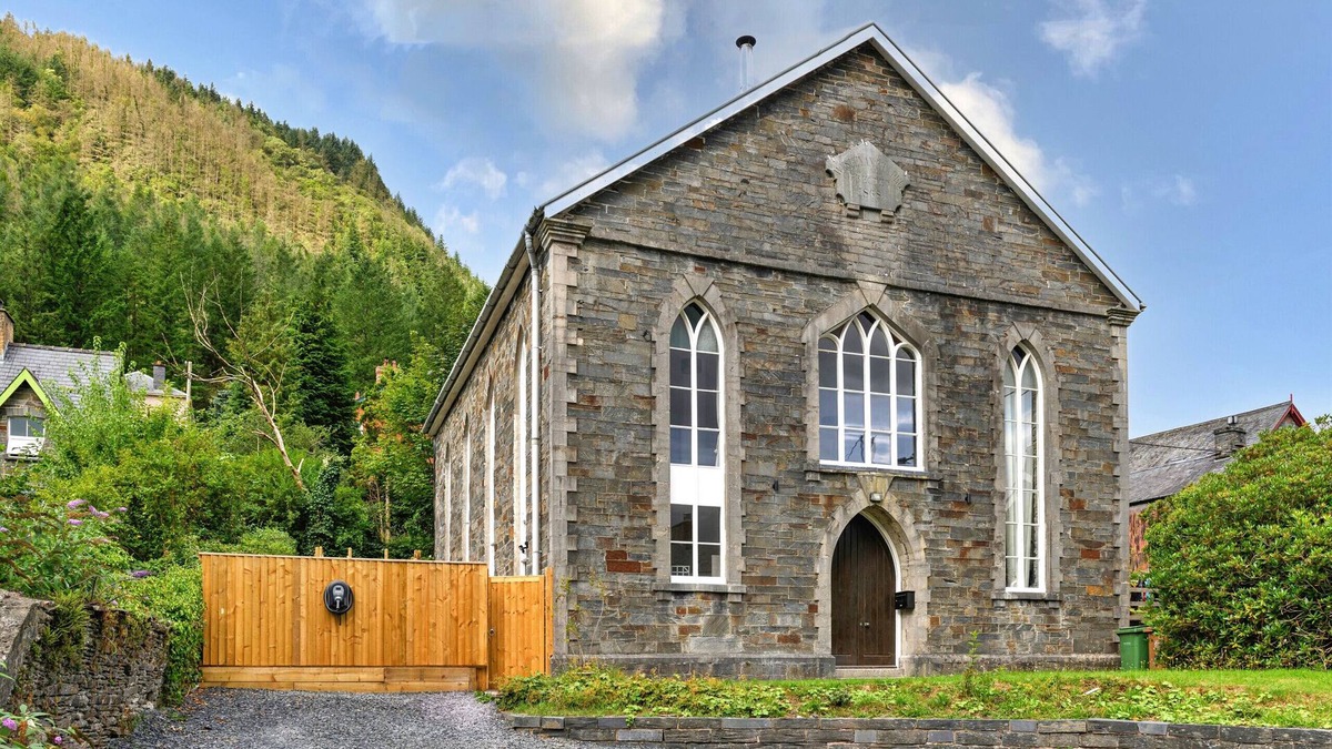 Dinas Mawddwy Ski Chalet | The Old Wesleyan Chapel