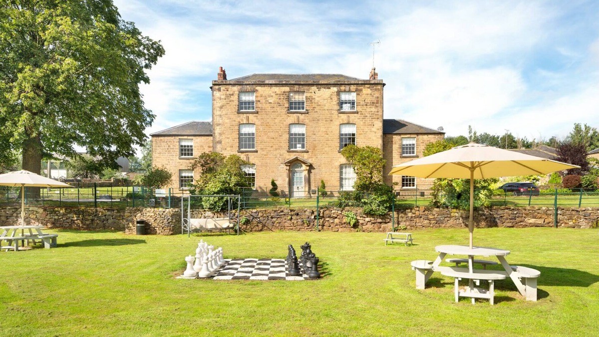 Alfreton Apartment | The Old Wine Cellar - 4 bedroom property
