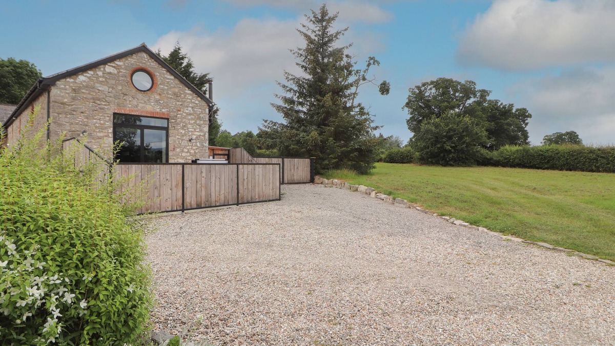 Denbigh Cottage | THE OLD WORKSHOP, romantic, luxury holiday cottage in Denbigh