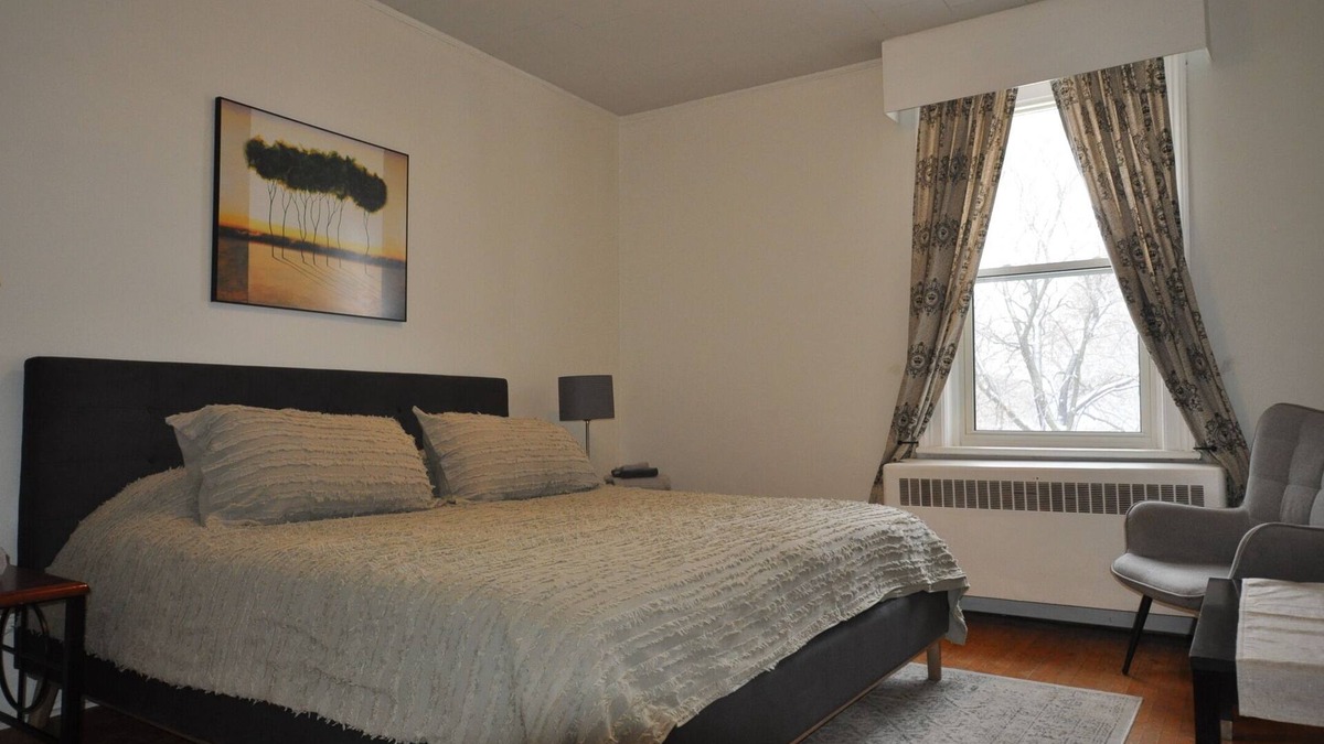 Meaford Apartment | The Olde Hotel Suite 2