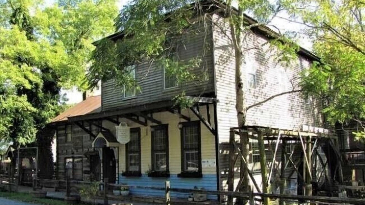 Arthur House | The Olde Mill Inn - single rooms ($129-189) or whole house ($1,000) - per night
