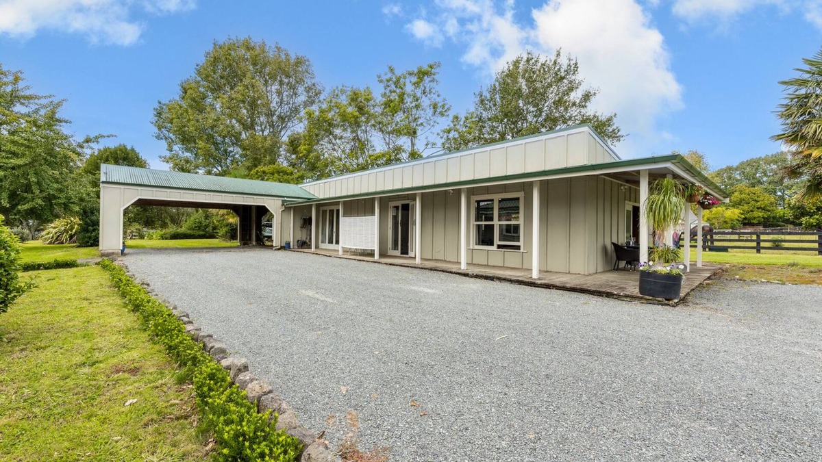 Hunua House | The Olde Store - Hunua Holiday Home