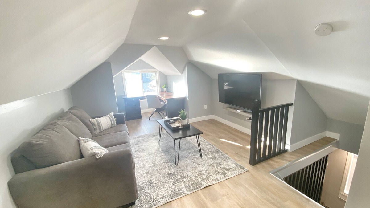 Walkerville Apartment | The Olde Walkerville Loft - 1BD/1BA Apartment