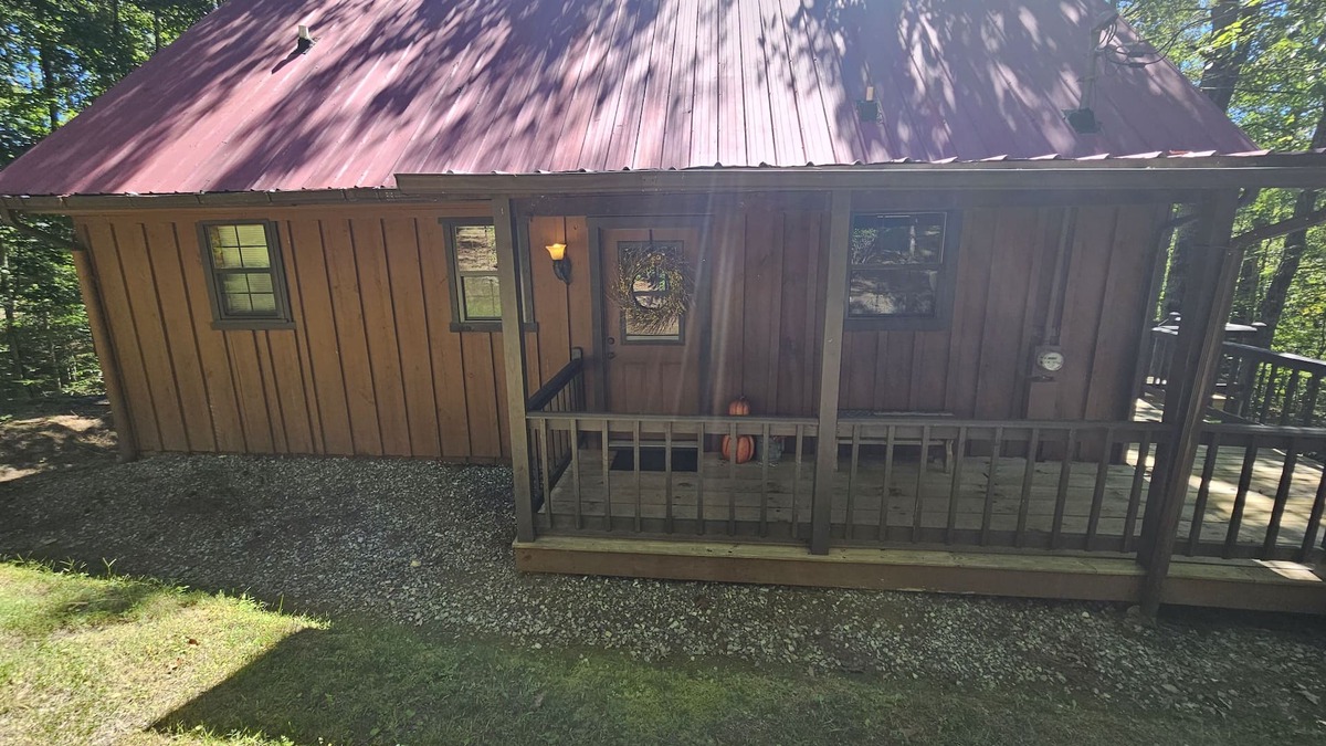 Tellico Plains Cabin | The Ole Bear Rustic Mountain Cabin