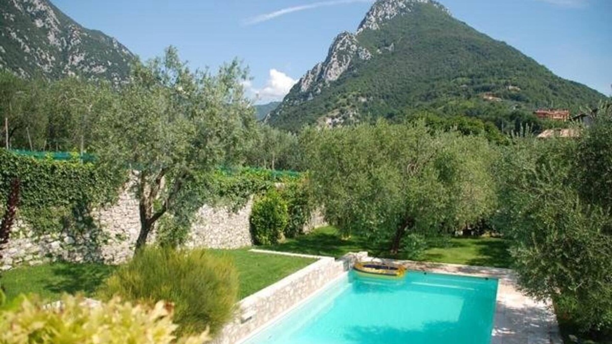 Gaino House | The Olive House, Garden and Pool