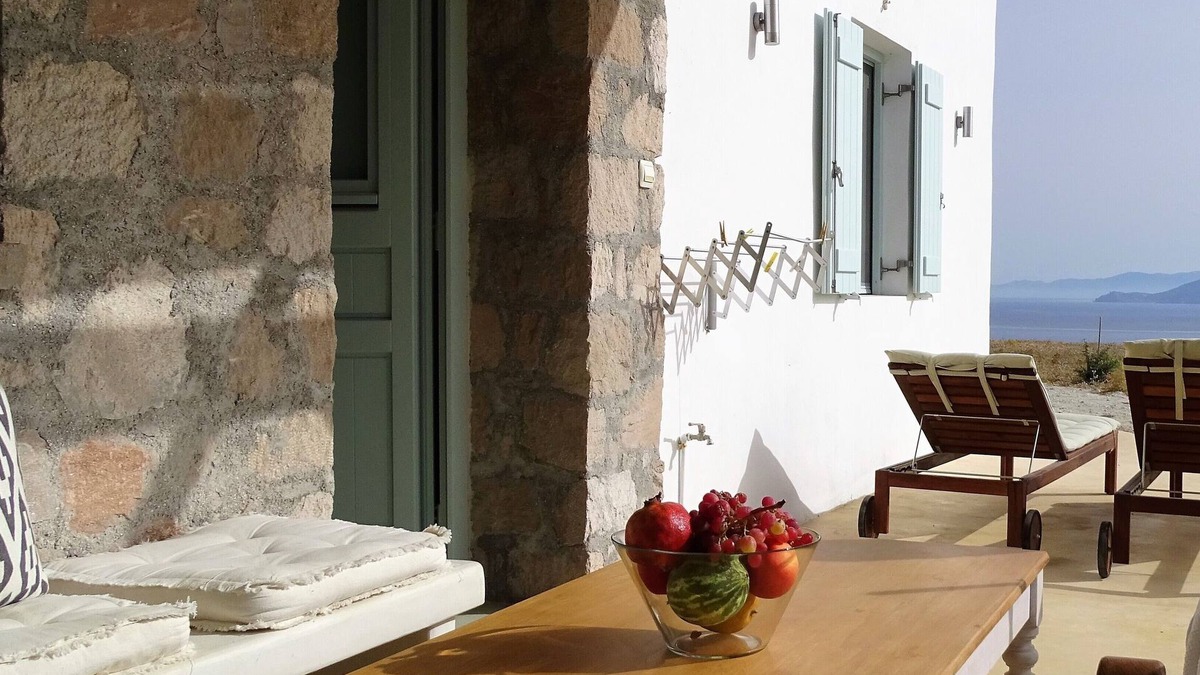 Mandrakia House | "The Olive Tree"Traditional house with sea view families/couples House2