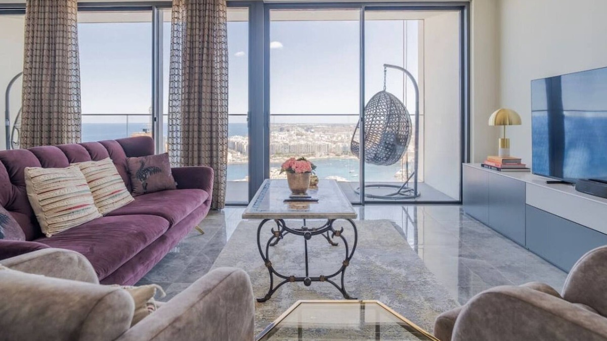 Paceville Apartment | The one and only level 26 3BR Mercury luxury home!