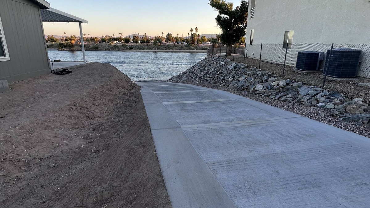 Mohave Valley House | The One MorenOn the water with semi private beach and launch