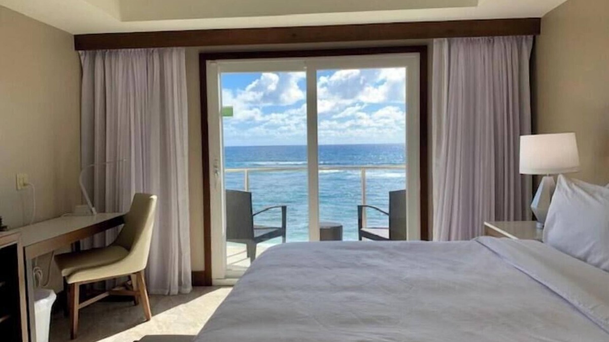 Oyster Pond House | The only 3 Bedroom Beachfront Condos in St Maarten - King Size Bed, Pool, Gym