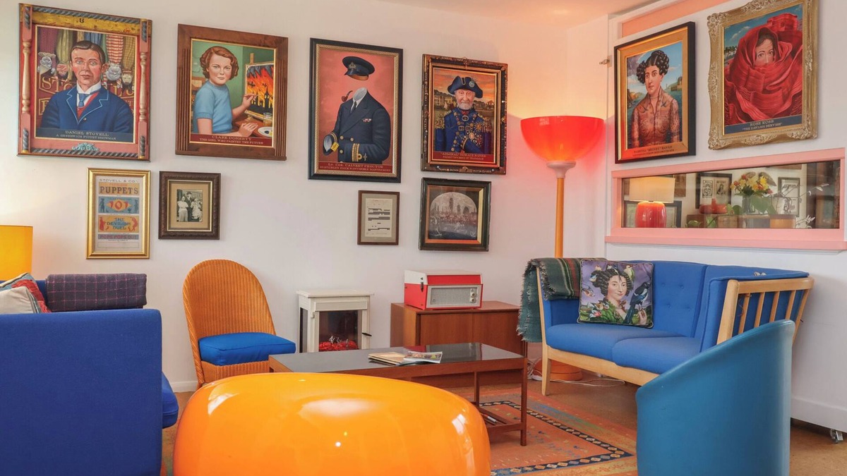 Bury St Edmunds Cottage | THE ORCHARD CLOSE ART HOUSE, pet friendly in Bury St Edmunds