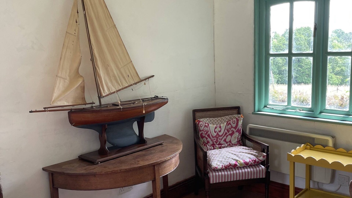 Mayfield Bed & Breakfast | The Orchard HousenBeautiful sunny house set in an Apple Orchard