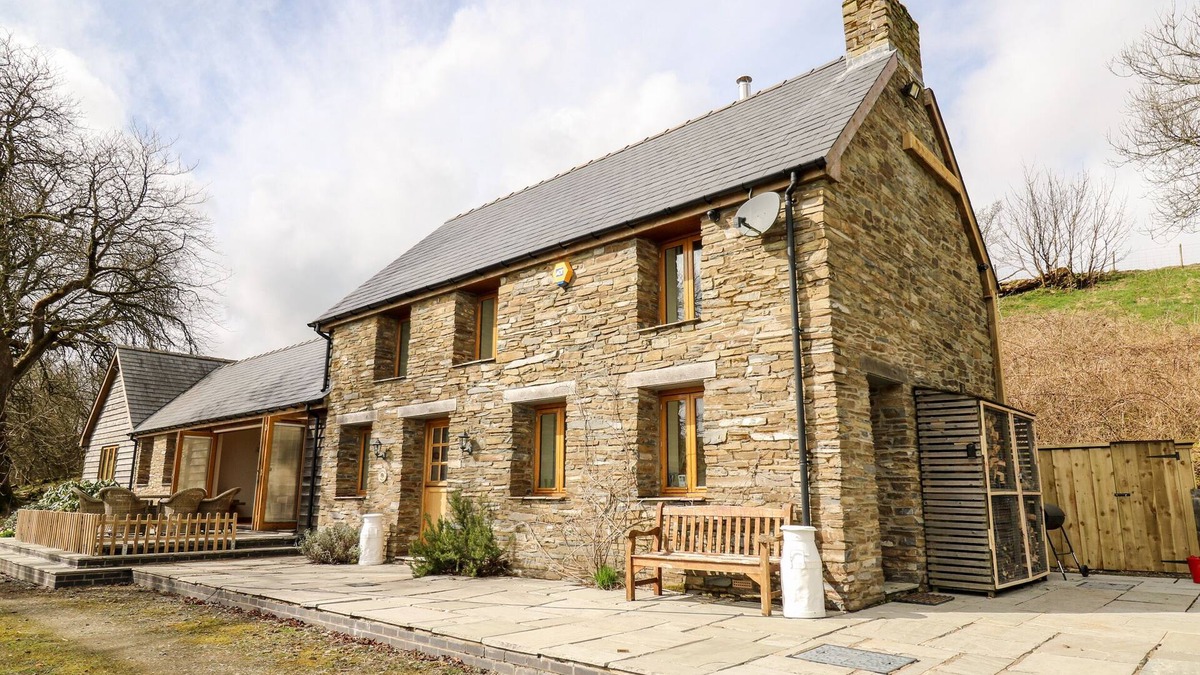 Llangunllo Cottage | THE ORCHARD, pet friendly, luxury holiday cottage in Knighton