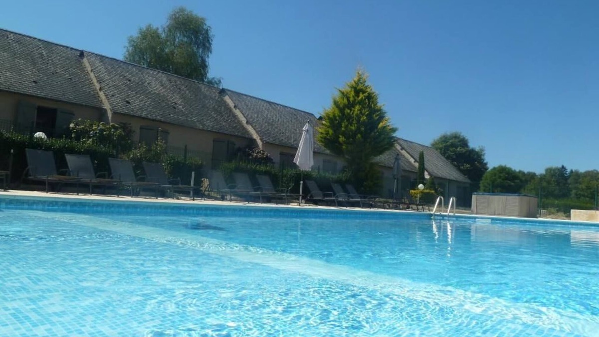 Saint-Pardoux-l'Ortigier Hotel | The Originals Relais, Hôtel Restaurant Les Coquelicots