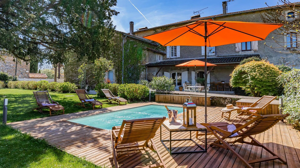 Cassagne House | The Ostal Cassinia cottage