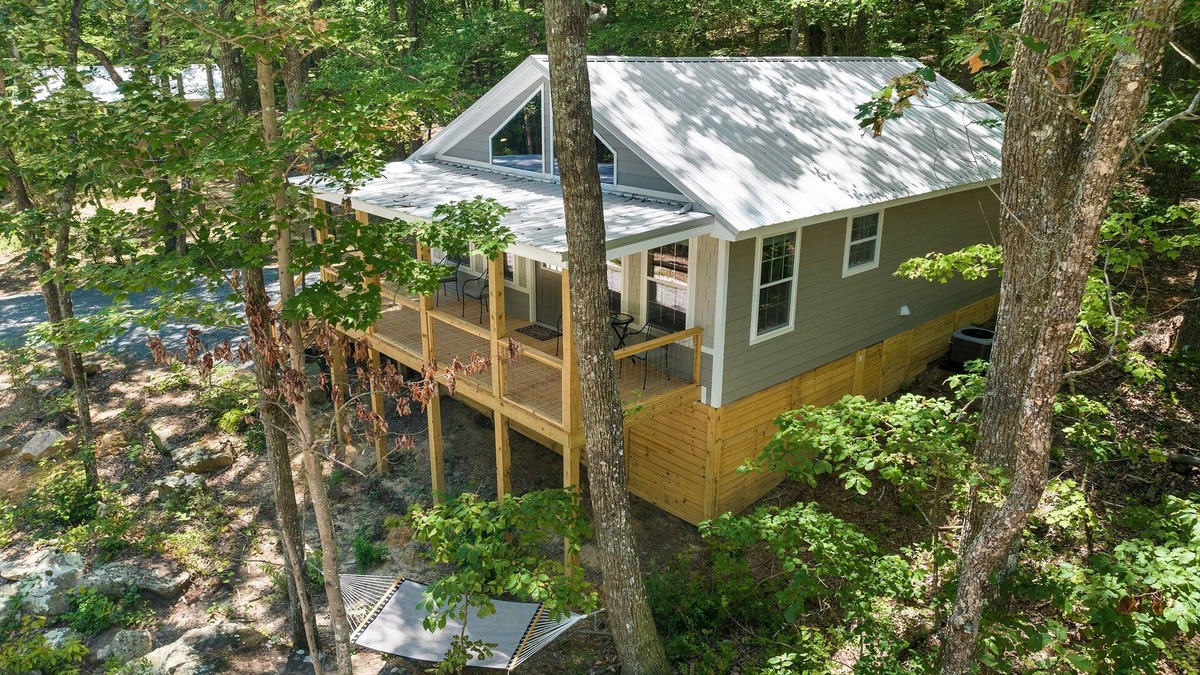 Fort Payne Cabin | The Otter Box Cabin on 92 acres beside DeSoto State Park | Walking Ramp | Wi-Fi