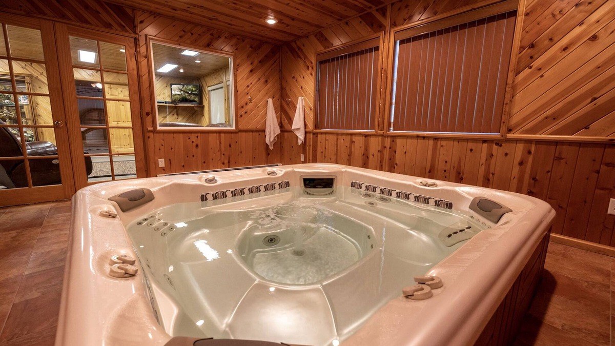 Mount Pleasant House | The Outback: w/Hot tub+Tennis