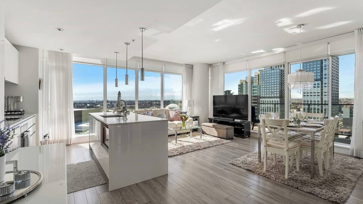 Victoria Park Apartment | The Outlook - Calgary Tower & Stampede Views!