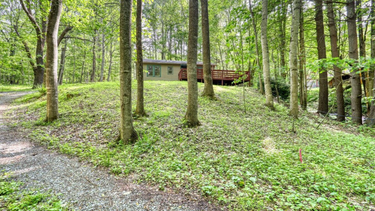 Vilas House | The Outpost – Creekside Charm Near Boone!